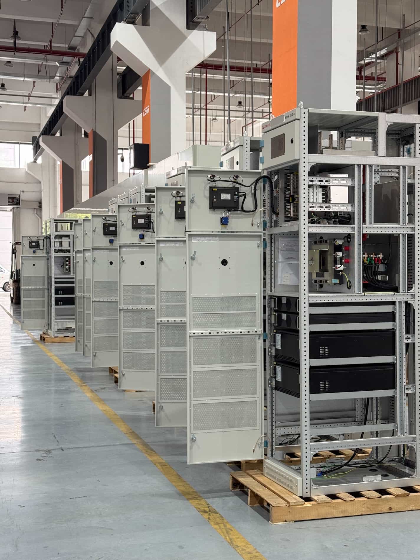 Slim Sized Hybrid PFC for Shanghai Power Grid